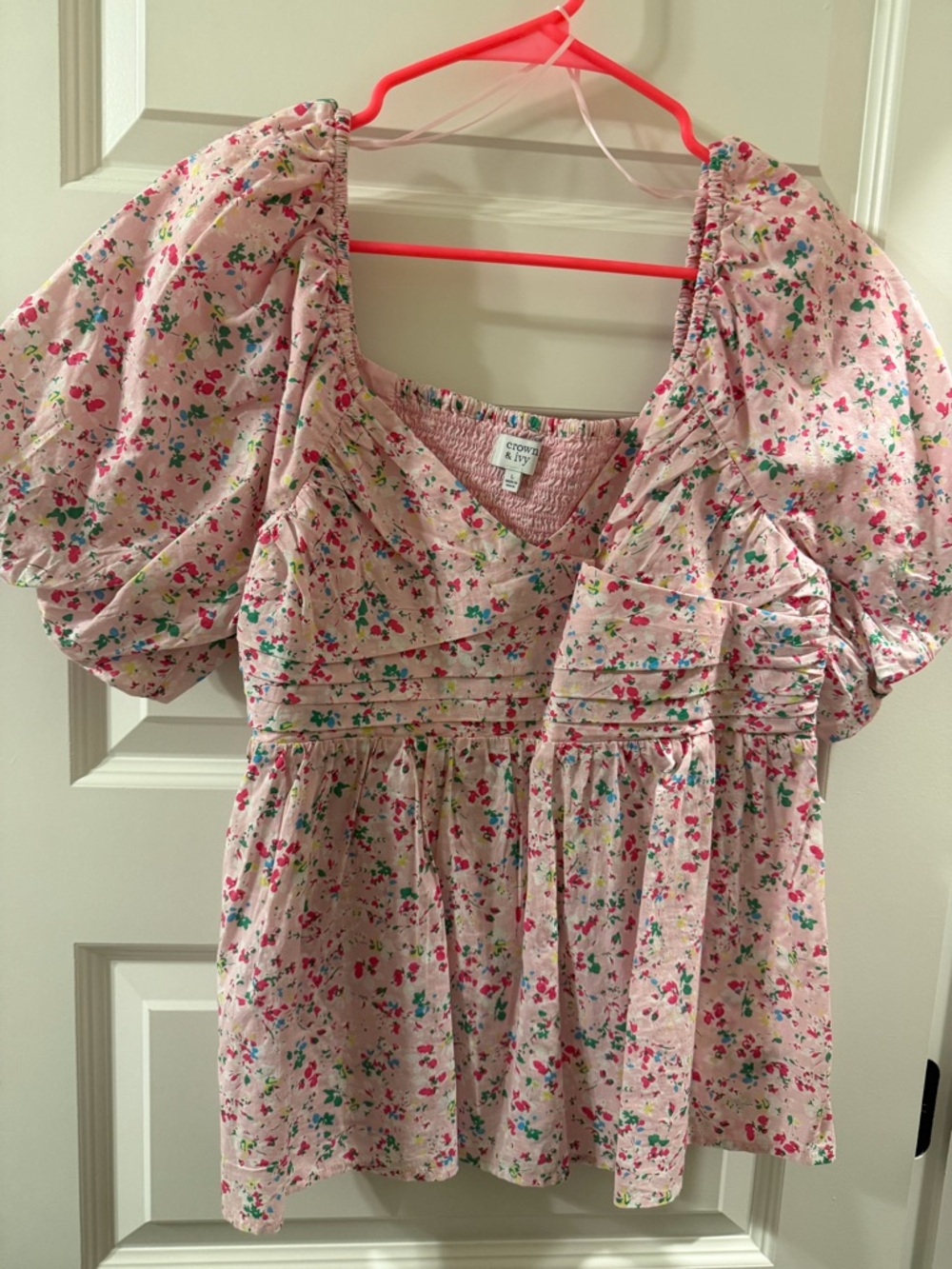 crown & ivy Pink Floral Puff Sleeve Blouse